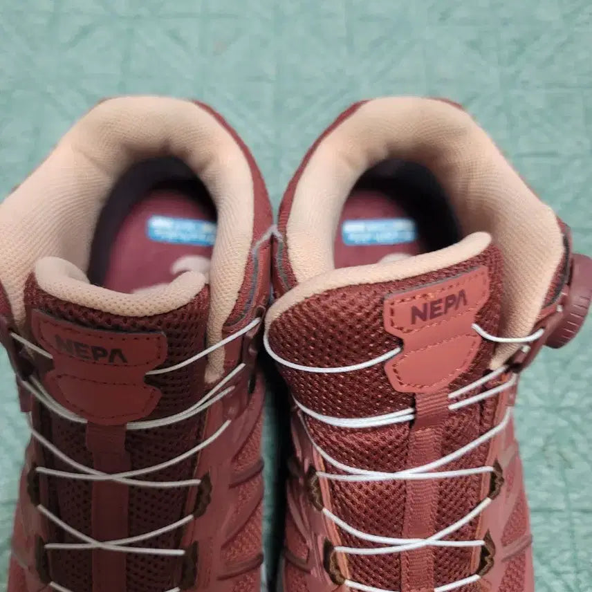 [BUNJANG] Nepa Foreto Mid Boa Hiking Boots / 네파 포레토 미드 보아 등산화