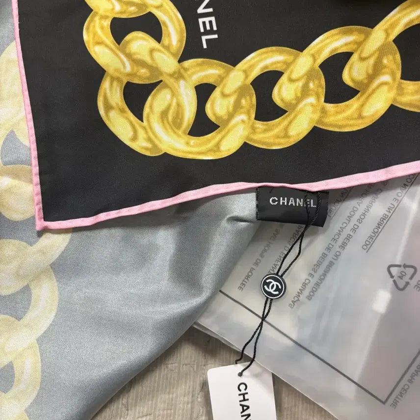 [SOLD OUT] 까멜리아 패턴 실크 100% 스카프 팔아요