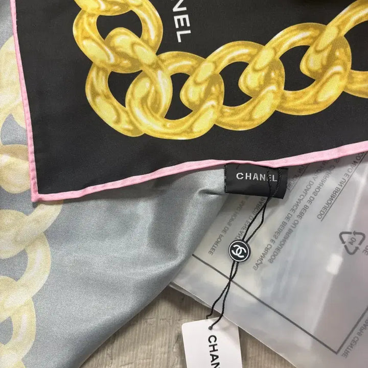 [SOLD OUT] 까멜리아 패턴 실크 100% 스카프 팔아요