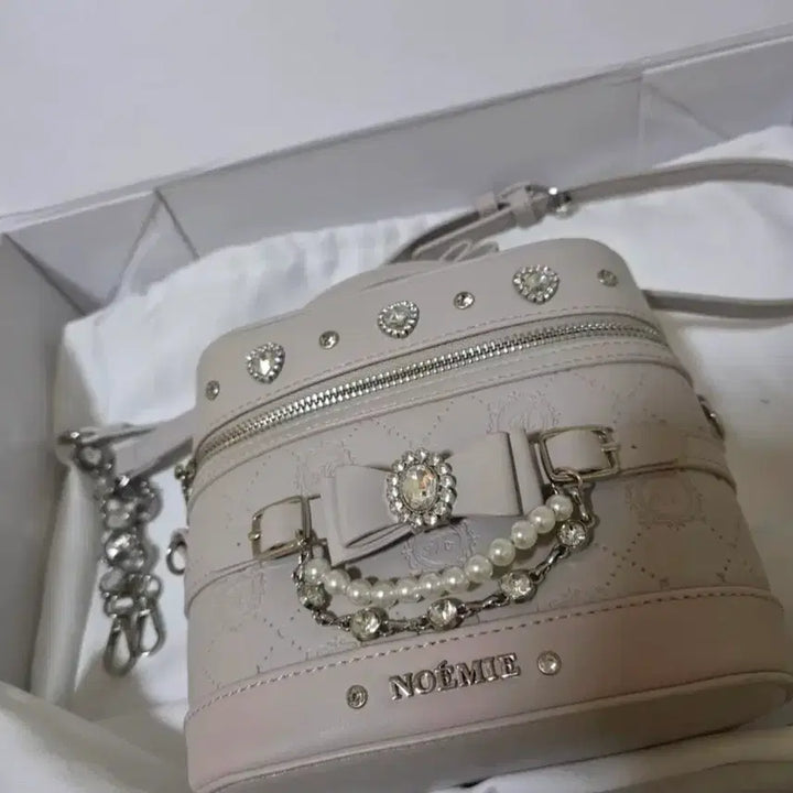 [SOLD OUT] 노에미 사키마루 콜라보 비쥬 베니티 백 핑크 양산형 스나계
