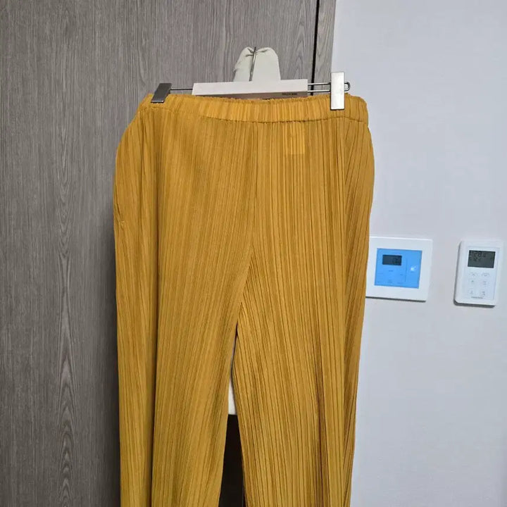 [BUNJANG] ANDIATA Mustard Pleated Trousers / ANDIATA 머스타드 플리츠 주름 바지 밴딩 L