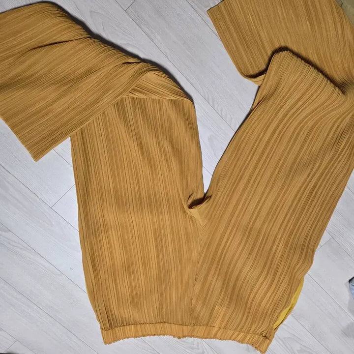 [BUNJANG] ANDIATA Mustard Pleated Trousers / ANDIATA 머스타드 플리츠 주름 바지 밴딩 L