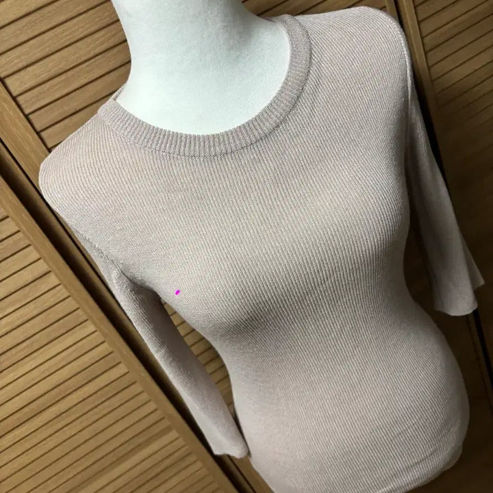 [BUNJANG] LB 5-Button Knit Imported Feminine Clothing Beige / LB 5부 니트 수입의류 페미닌 홀복 베이지