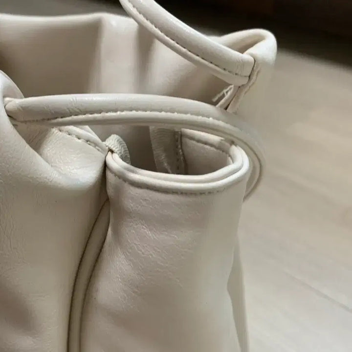 [BUNJANG] Unedit Shirring Edi Open Hobo Bag Ivory / 언에디트 셔링 이디 오픈 호보백 아이보리