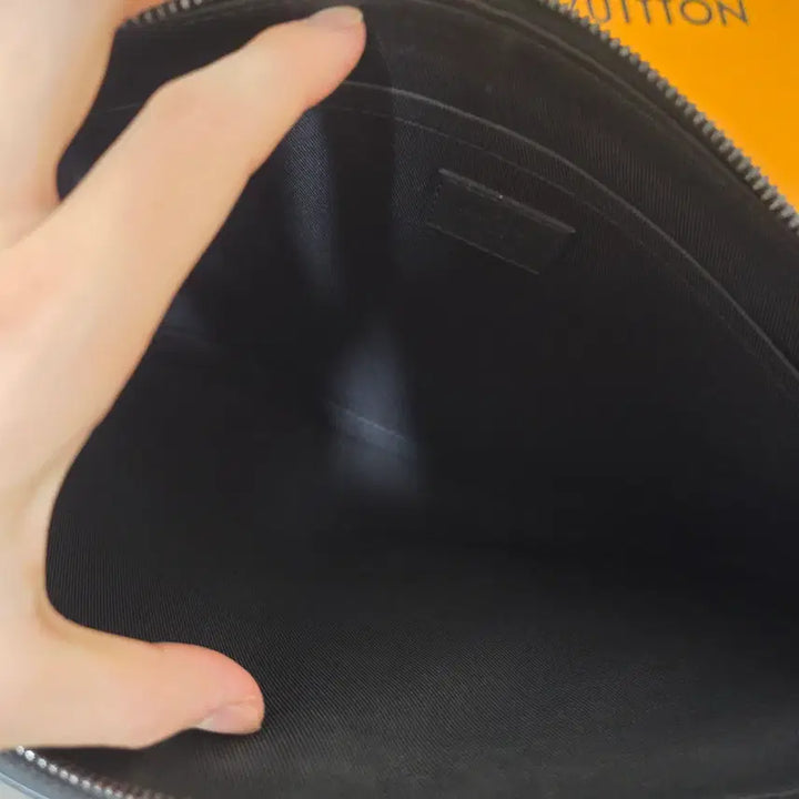 [BUNJANG] Louis Vuitton Monogram Shadow Pochette Clutch Black / 루이비통 쉐도우 포쉐트 모노그램 클러치 블랙