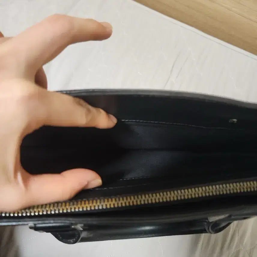 [BUNJANG] Louis Vuitton Taiga Rozan Briefcase / 루이비통 타이가 로잔 서류가방