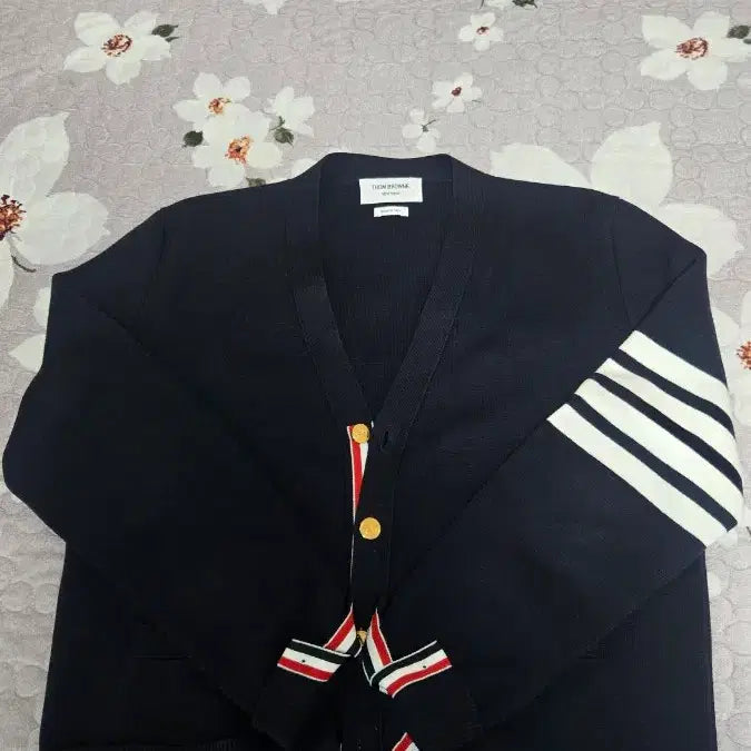 [SOLD OUT] 톰브라운밀라노스티치가디건3사이즈입니다