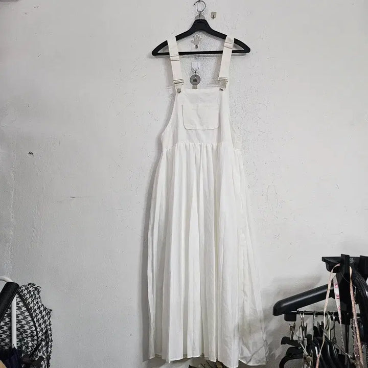 [SOLD OUT] 화이트 롱 멜빵 원피스