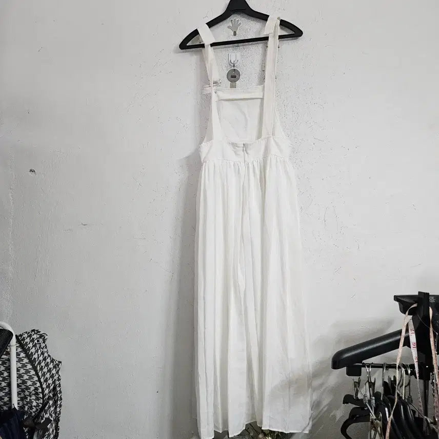 [SOLD OUT] 화이트 롱 멜빵 원피스