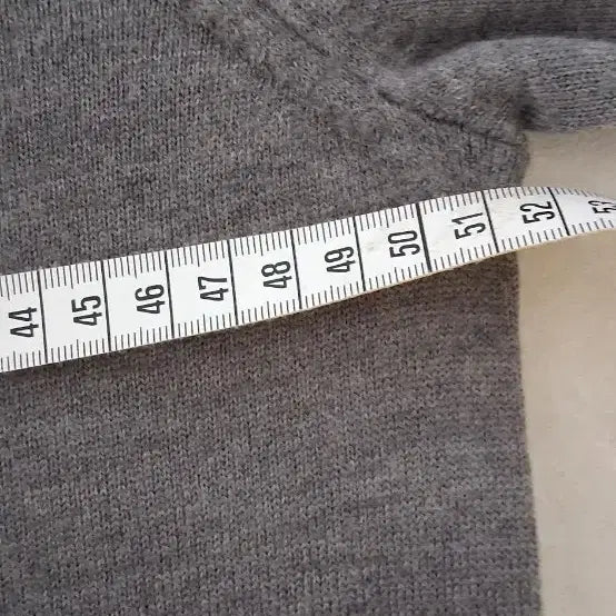 [BUNJANG] Hugo Boss Gray V-Neck Long Sleeve Knit Sweater / 휴고보스. 그레이 V넥 긴팔 니트