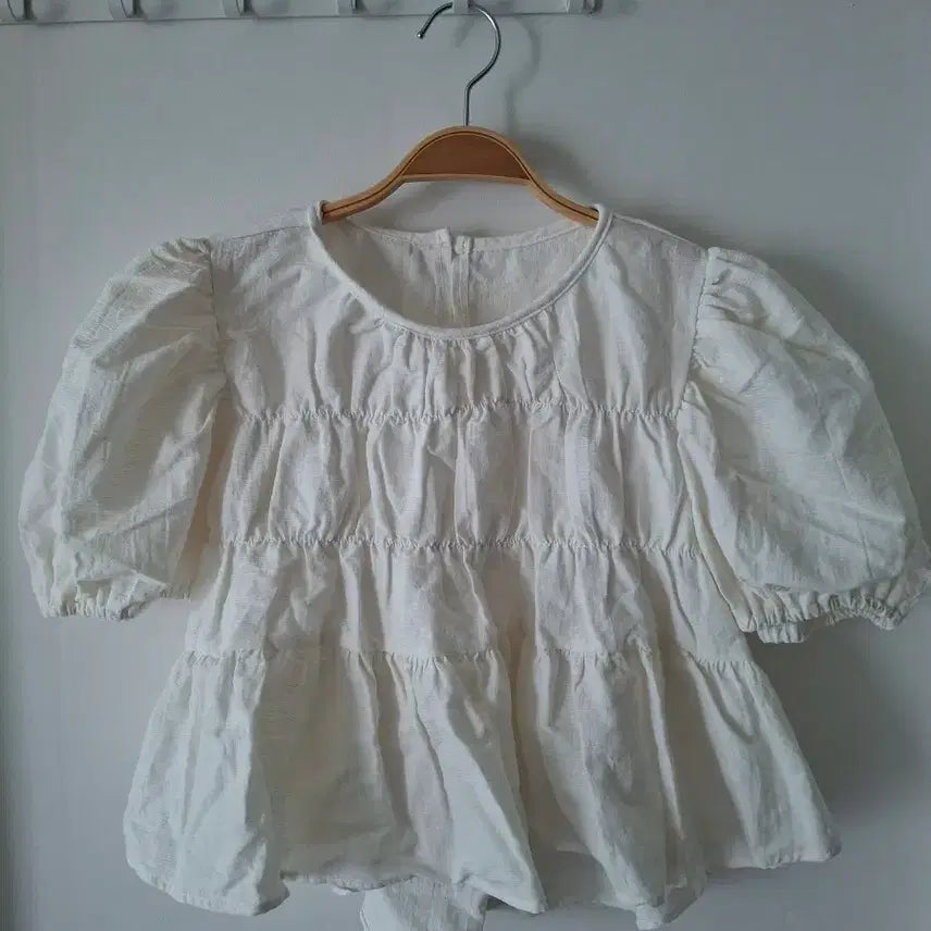 [BUNJANG] Ivory Puff Short Sleeve Blouse / 아이보리 퍼프 반팔 블라우스 55~66