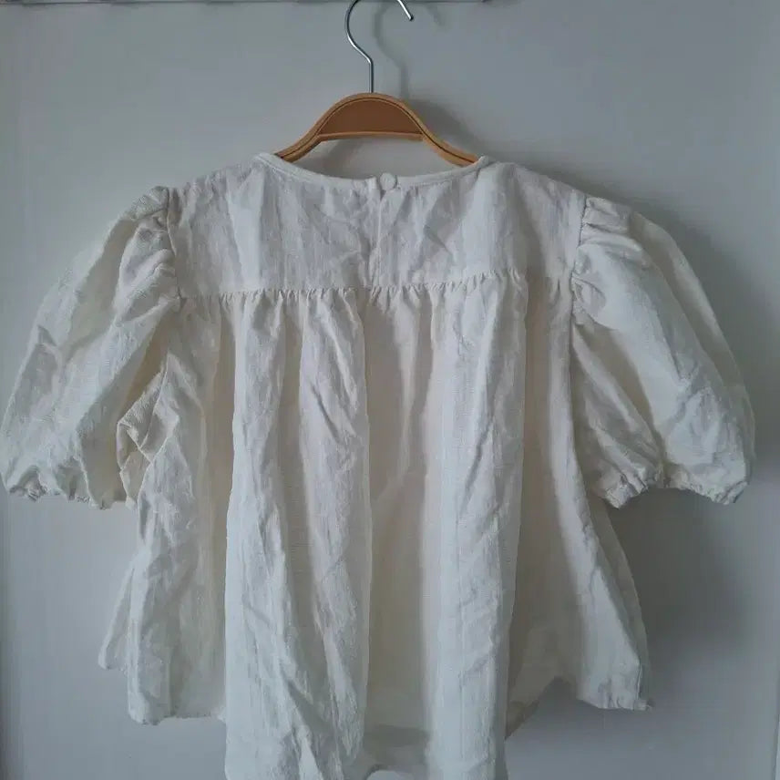 [BUNJANG] Ivory Puff Short Sleeve Blouse / 아이보리 퍼프 반팔 블라우스 55~66