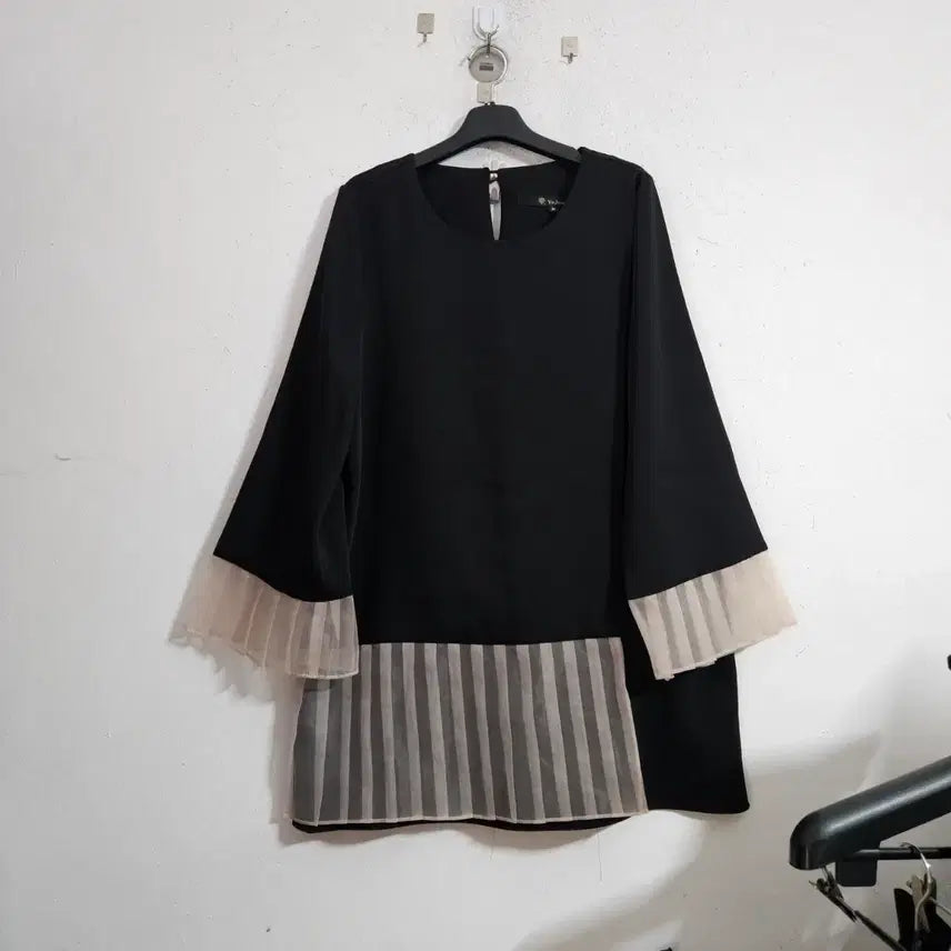 [BUNJANG] YOJea Black Pleated Blouse / YOJea 검정색 플리츠 블라우스