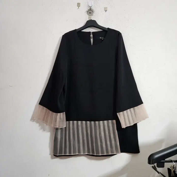 [BUNJANG] YOJea Black Pleated Blouse / YOJea 검정색 플리츠 블라우스