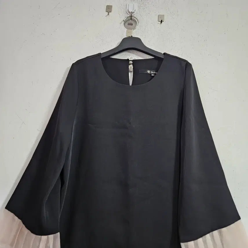 [BUNJANG] YOJea Black Pleated Blouse / YOJea 검정색 플리츠 블라우스