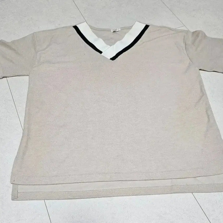 [BUNJANG] V-Neck Knit Short-Sleeve T-Shirt - Ivory / 마지막 가격/v넥 니트 반팔티