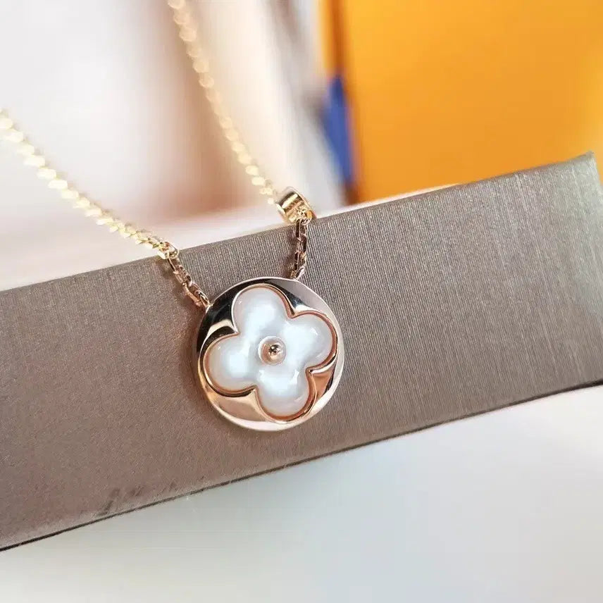 [SOLD OUT] 루이비통 플라워 마더오브펄 다이아 목걸이
