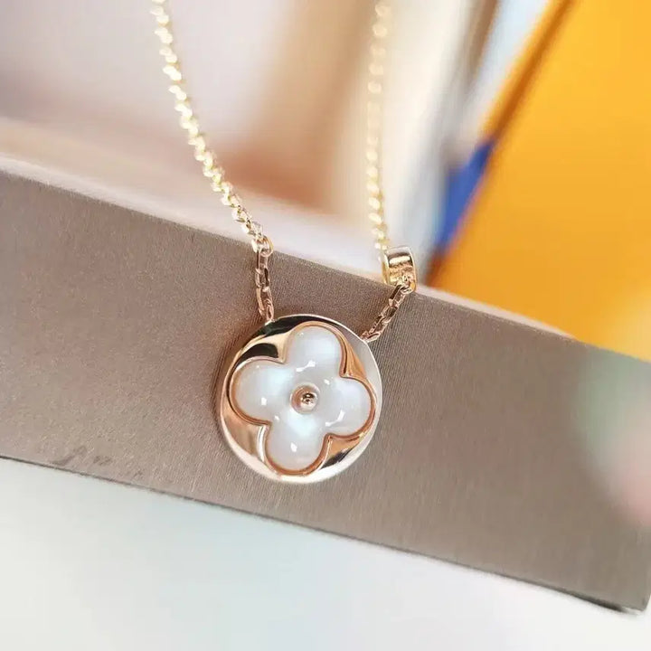 [SOLD OUT] 루이비통 플라워 마더오브펄 다이아 목걸이