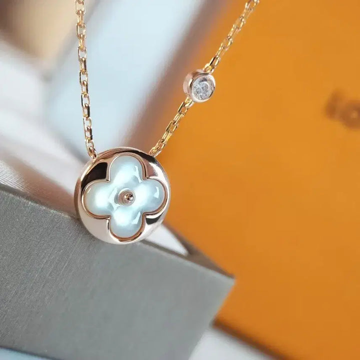 [SOLD OUT] 루이비통 플라워 마더오브펄 다이아 목걸이