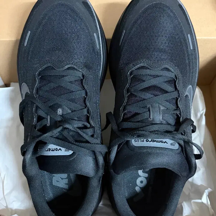 [BUNJANG] Nike Vomero Plus Dark Grey Running Shoes / 나이키 보메로 플러스 다크 그레이 런닝화
