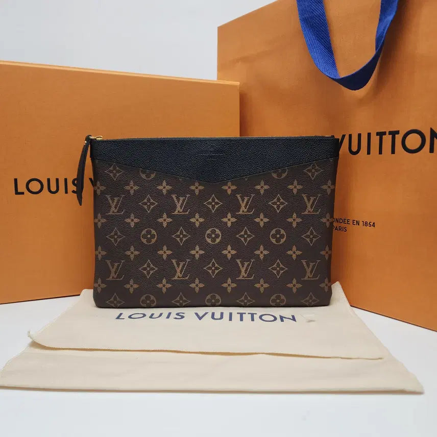 [BUNJANG] Louis Vuitton Monogram Daily Pouch Bag M62048 / 전시품급 루이비통 모노그램 데일리 파우치백 M62048