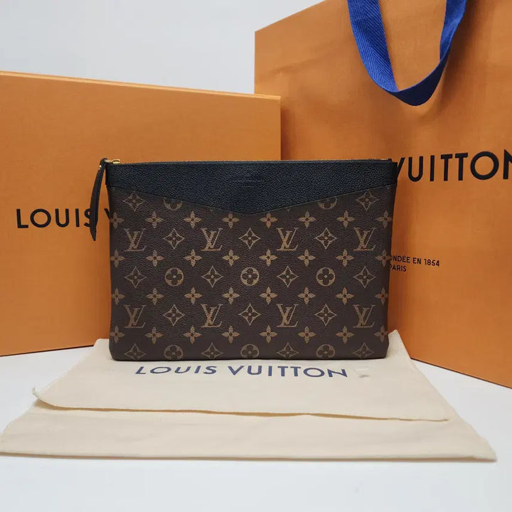 [BUNJANG] Louis Vuitton Monogram Daily Pouch Bag M62048 / 전시품급 루이비통 모노그램 데일리 파우치백 M62048