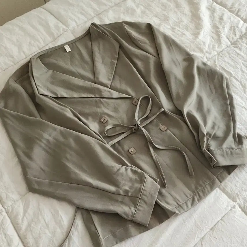 [BUNJANG] Ribbon Tie Blouse Greige (L) / 그레이지색 리본 매듭 블라우스 (L)