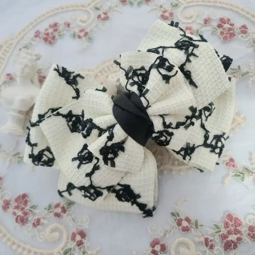 [SOLD OUT] 고급 레이스 자수 리본 헤어핀(새상품)
