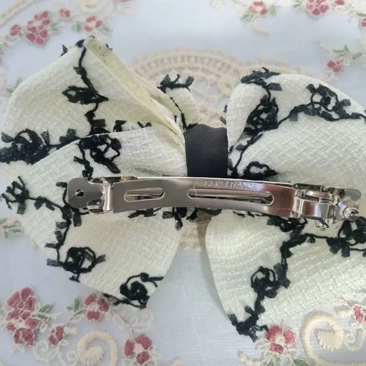 [SOLD OUT] 고급 레이스 자수 리본 헤어핀(새상품)