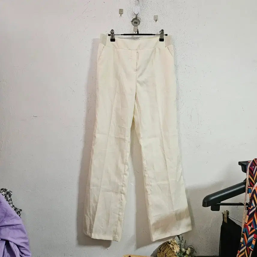 [BUNJANG] Ivory Bootcut Slacks / 아이보리색 여성 부츠컷 슬랙스