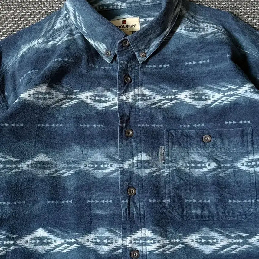 [BUNJANG] Woolrich Native Pattern Button-Down Flannel Shirt (XL) / 울리치 네이티브 패턴 버튼다운 빈티지 셔츠 (110)