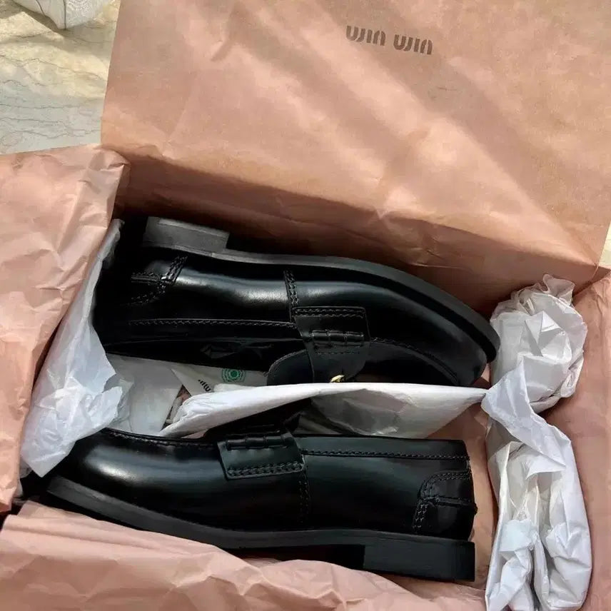 [BUNJANG] Miu Miu Coin Loafers - Black / 미우미우 코인 로퍼 / 블랙