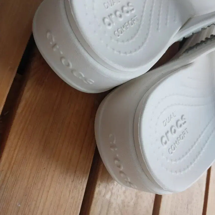 [BUNJANG] Crocs Comfort Flip-Flops W6 / 새상품) 크록스 컴포트 쪼리 슬리퍼 W6