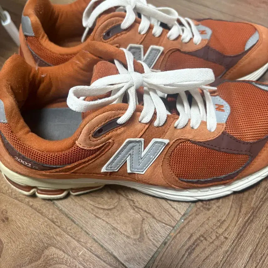 [BUNJANG] New Balance 2002 Rust Oxide Sneakers / 뉴발란스 2002 러스트옥사이드 270