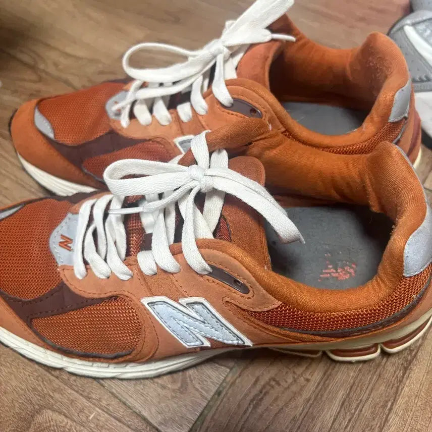 [BUNJANG] New Balance 2002 Rust Oxide Sneakers / 뉴발란스 2002 러스트옥사이드 270
