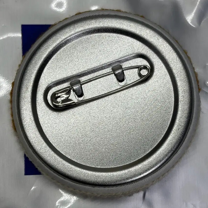 [SOLD OUT] (주말만) 데이식스 부클뱃지 데멀 케