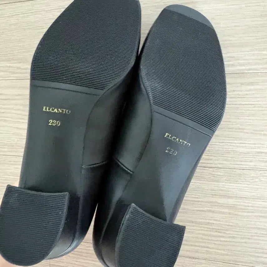 [BUNJANG] Korean Air Flight Attendant Uniform Shoes 230 / 대한항공 승무원 기내화 230