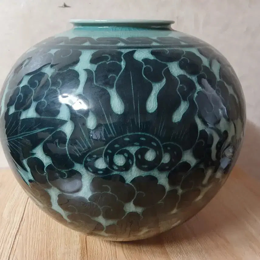 [BUNJANG] Celadon Dragon and Worm Moon Jar / 청자 용충 달항아리
