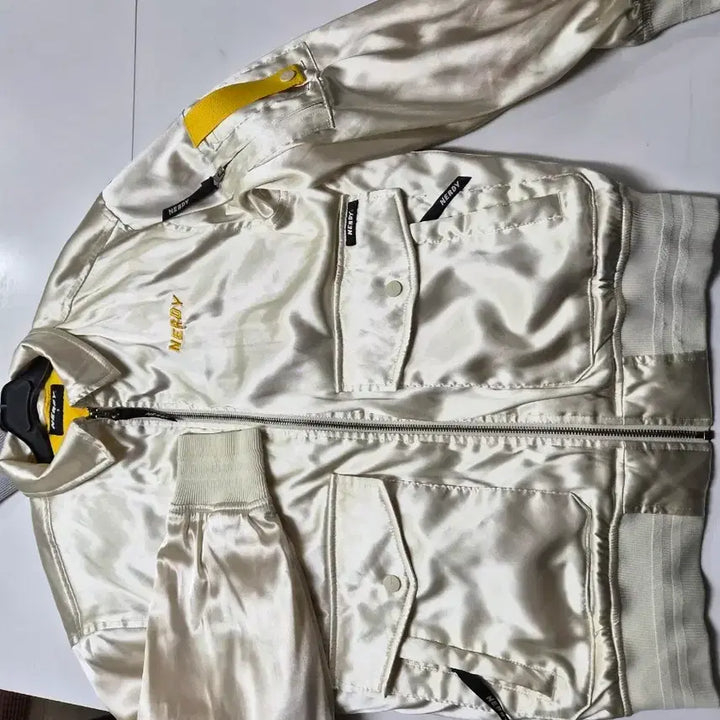 [BUNJANG] NERDY Satin Lightweight Jacket / 널디 NERDY 새틴 항공?경량 자켓