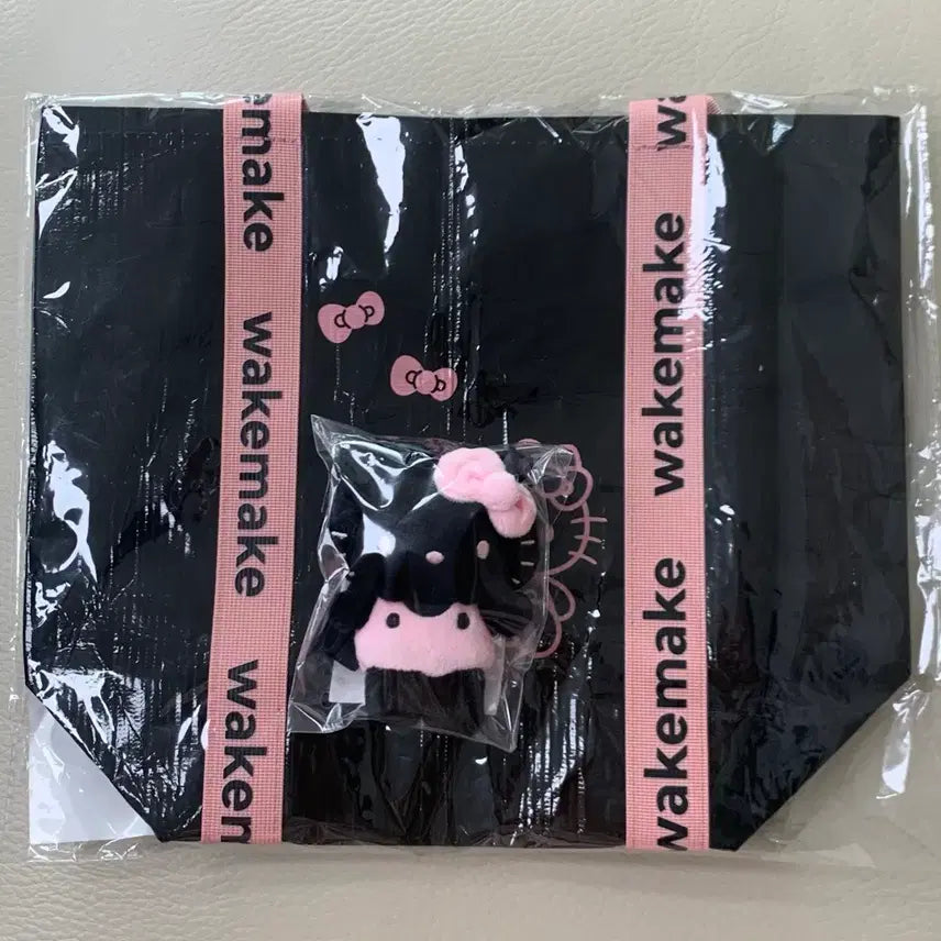[SOLD OUT] 웨이크메이크 헬로키티 인형키링 + 헬로키티 타포린백