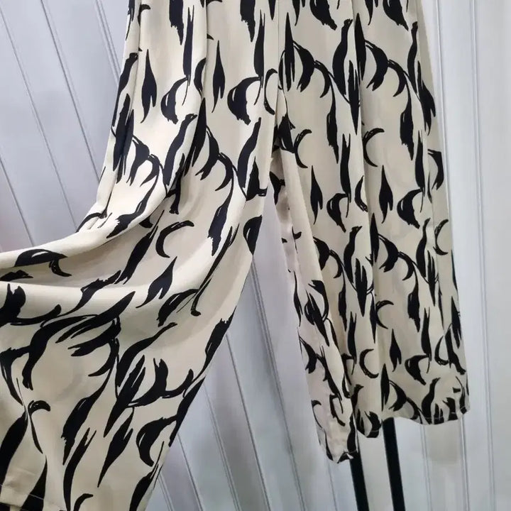 [BUNJANG] Beige Black Patterned Slacks / 베이지 블랙 패턴 바지