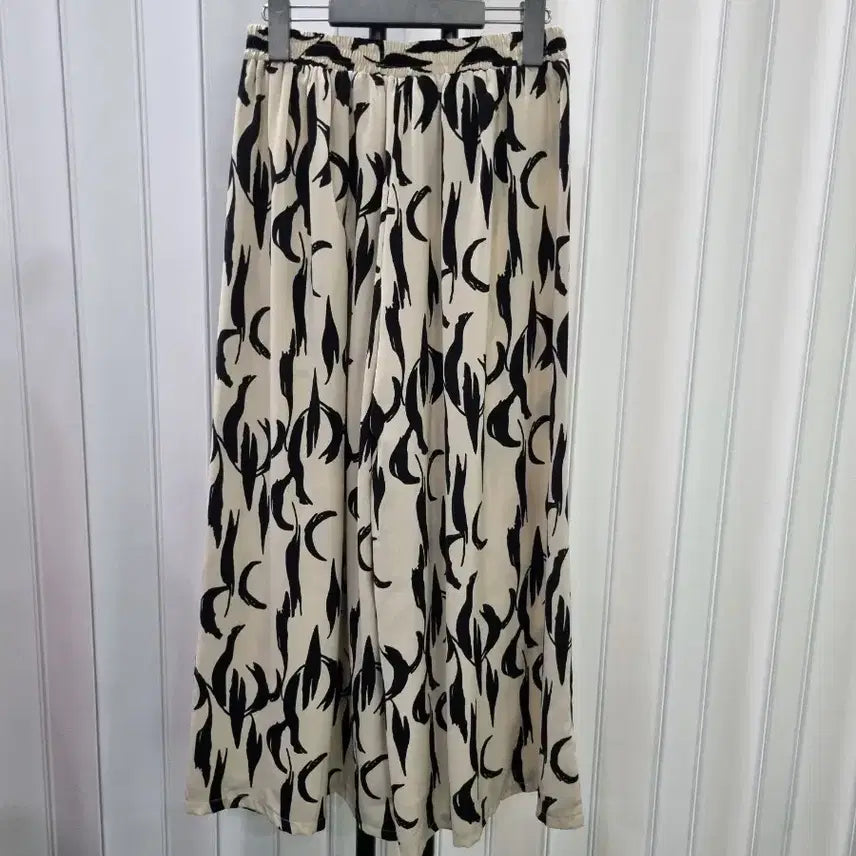 [BUNJANG] Beige Black Patterned Slacks / 베이지 블랙 패턴 바지