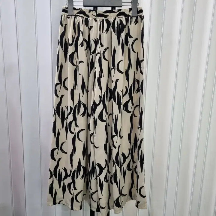 [BUNJANG] Beige Black Patterned Slacks / 베이지 블랙 패턴 바지