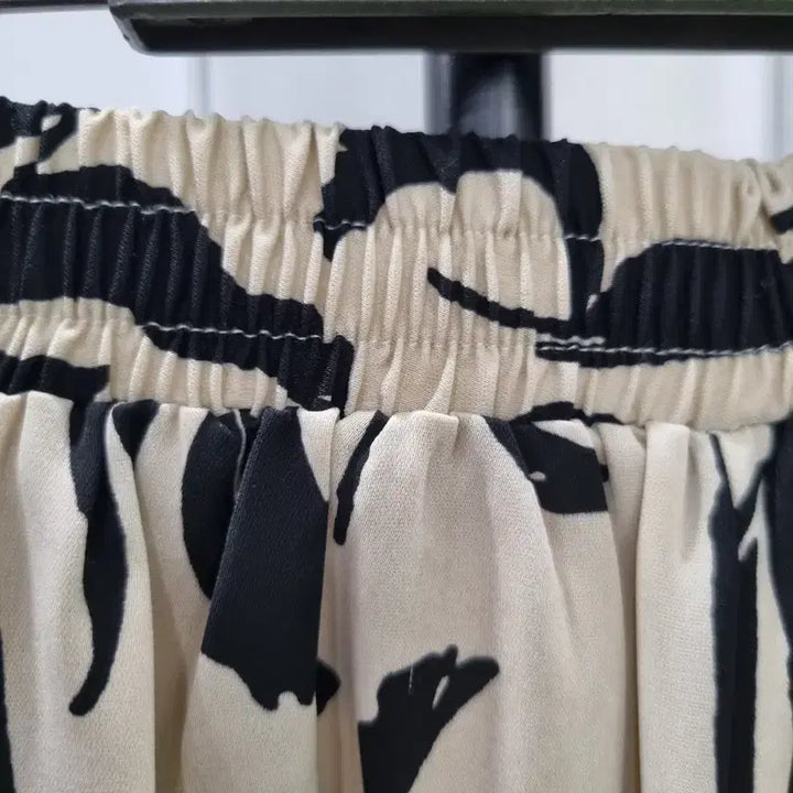 [BUNJANG] Beige Black Patterned Slacks / 베이지 블랙 패턴 바지