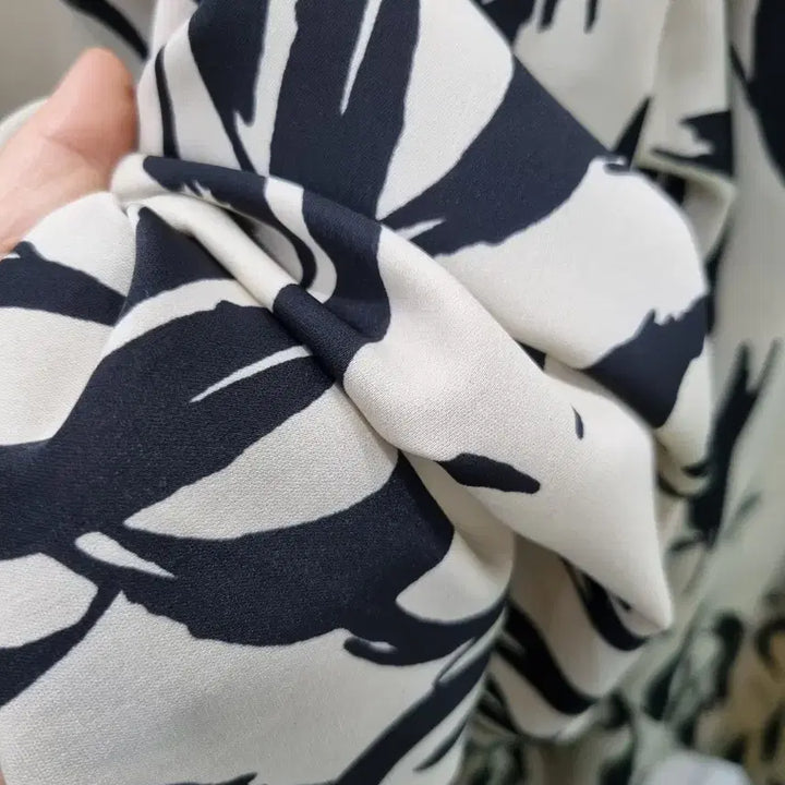 [BUNJANG] Beige Black Patterned Slacks / 베이지 블랙 패턴 바지