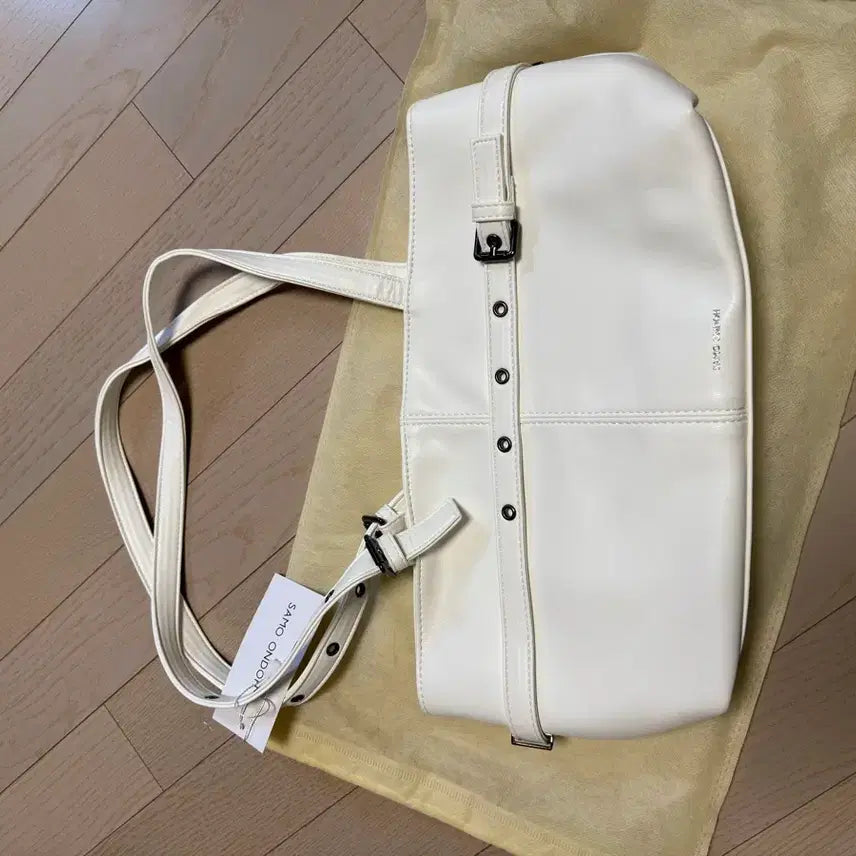 [SOLD OUT] 새상품 세이모온도 르벨트백 아이보리 m
