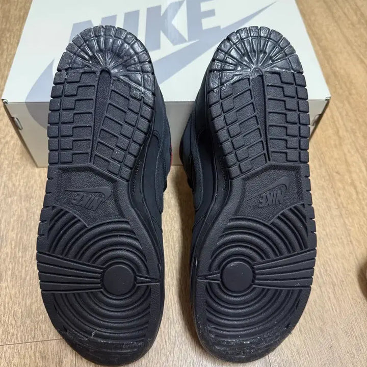 [SOLD OUT] 나이키 x 슈프림 sb덩크 블랙 265사이즈