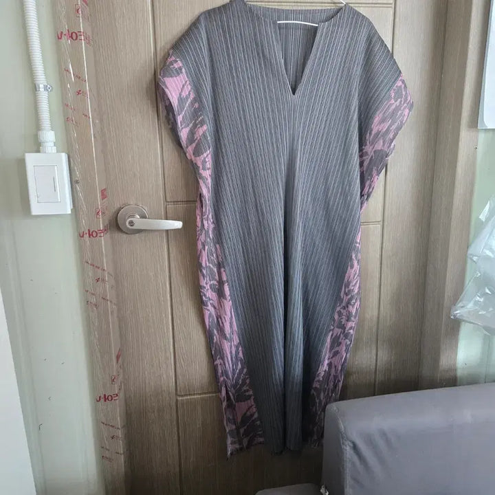 [BUNJANG] Pleated Long Dress with Side Slit / 플리츠 옆트임 회색 핑크 롱 원피스