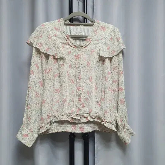 [BUNJANG] Thursday Island Floral Lace Ruffle Blouse / 써스데이아일랜드 플라워 레이스 러플 블라우스