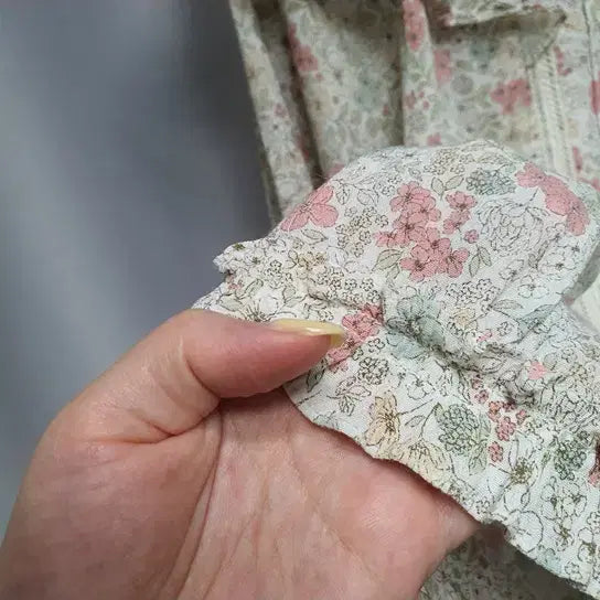 [BUNJANG] Thursday Island Floral Lace Ruffle Blouse / 써스데이아일랜드 플라워 레이스 러플 블라우스